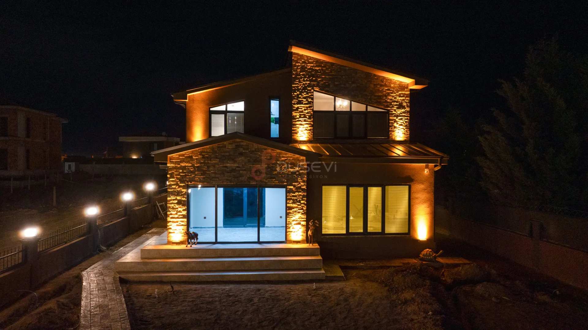 Çerkezköy Modern Villa ve Bina Projeleri Profesyonel Gece Çekimi ve Drone Prodüksiyonu - 1