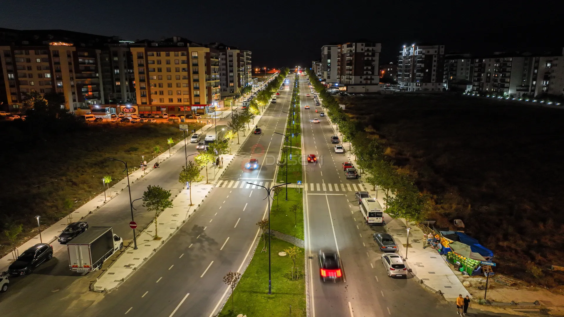 Çerkezköy Narin Caddesi Gece Atmosferi: Profesyonel Şehir ve Cadde Drone Çekimi - 1