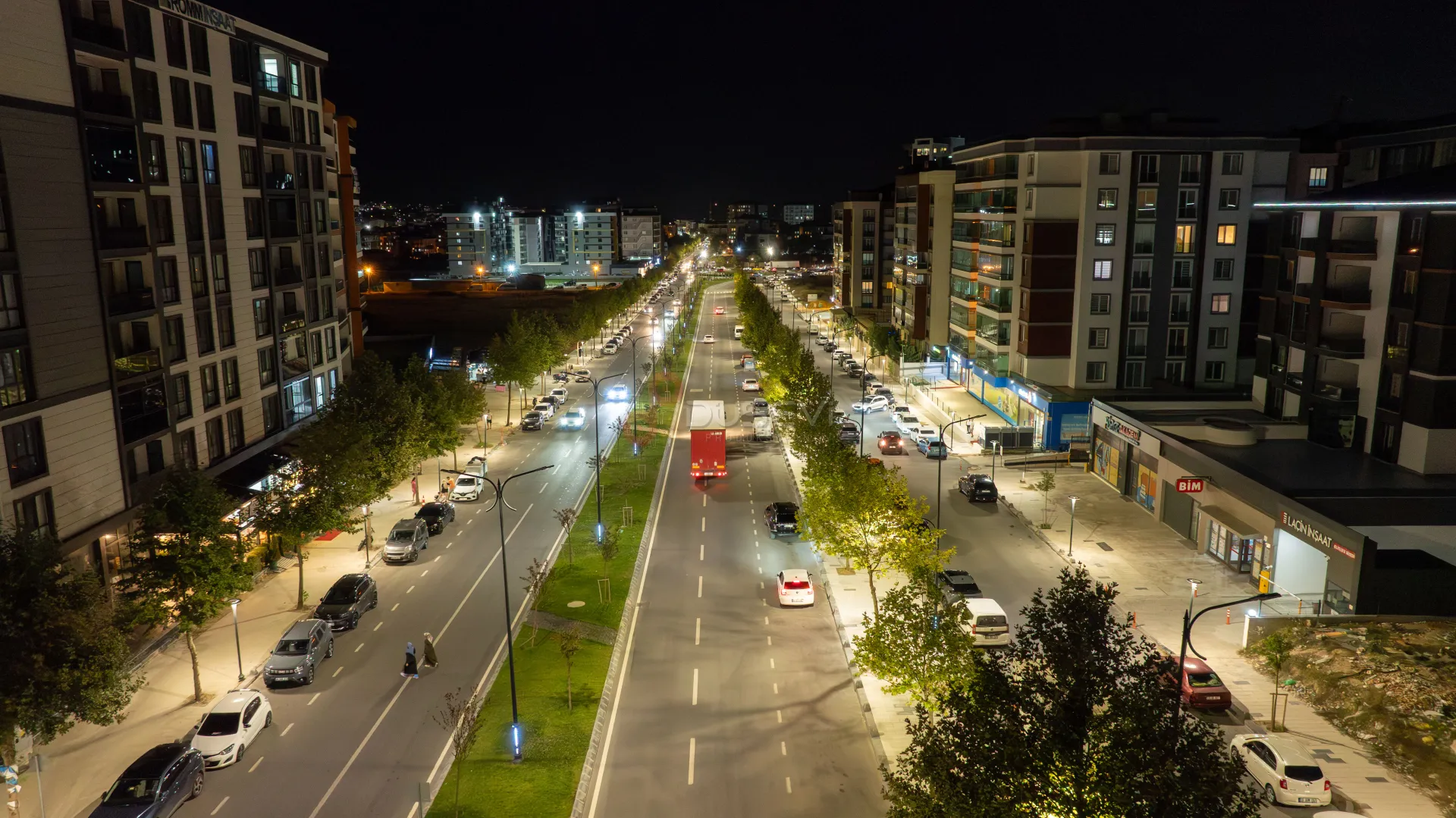 Çerkezköy Narin Caddesi Gece Atmosferi: Profesyonel Şehir ve Cadde Drone Çekimi - 3